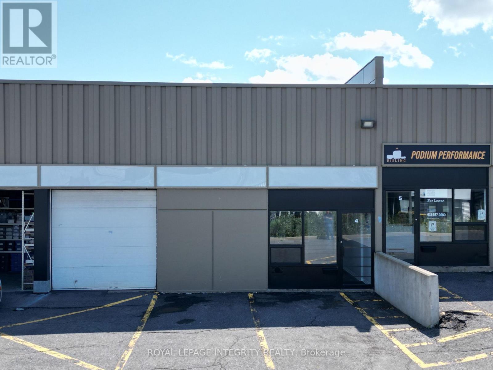 1580 Liverpool Court, Ottawa, Ontario K1B 4L2 - Photo 2 - X13715244