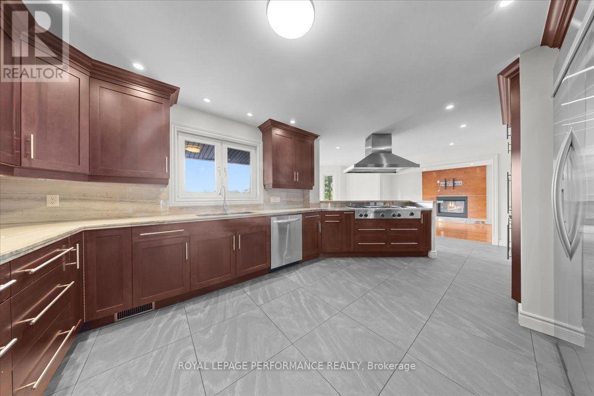 4 Wellsmere Court, Ottawa, Ontario  K2E 8C2 - Photo 8 - X13715292