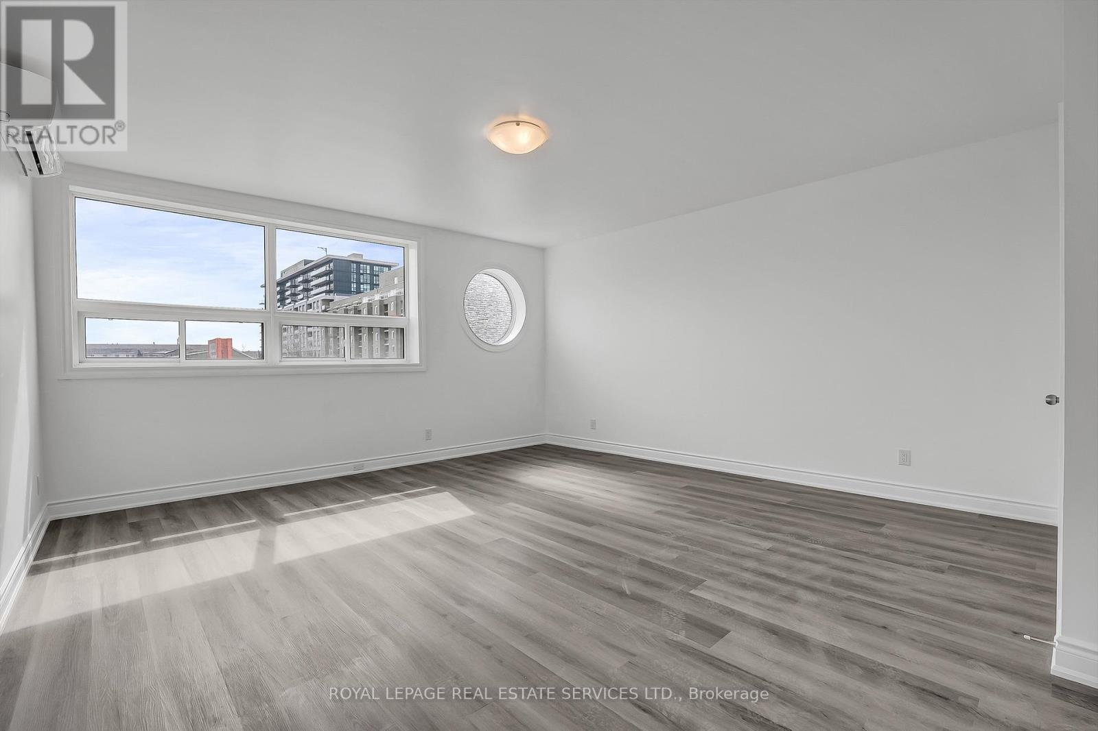 301 - 2820 Danforth Avenue, Toronto, Ontario  M4C 1M1 - Photo 4 - E13715242