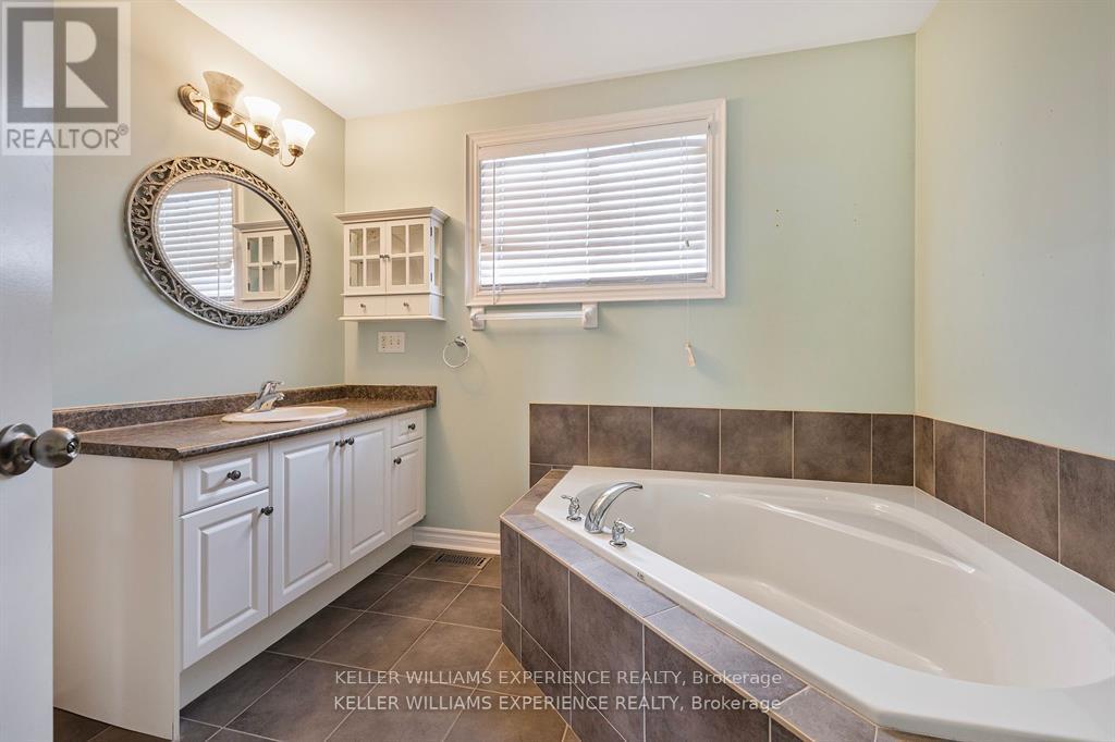 59 Mike Hart Drive, Essa (Angus), Ontario  L0M 1B4 - Photo 20 - N13715206