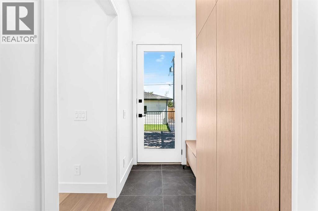 2218 35 Street Sw, Calgary, Alberta  T3X 2X8 - Photo 13 - A2338971