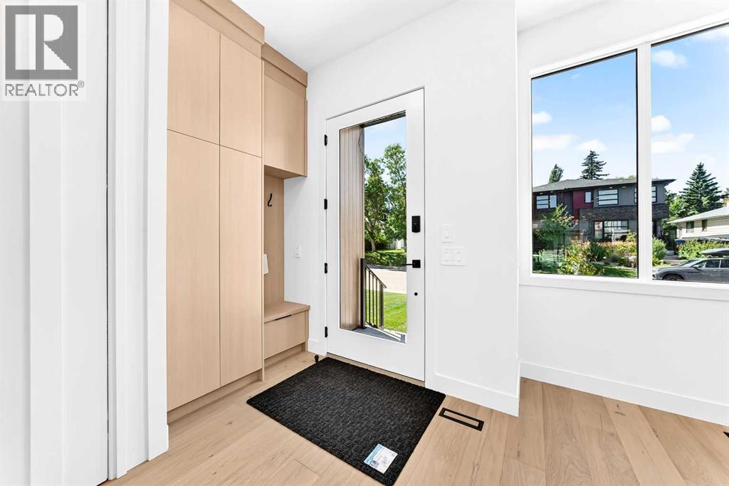 2218 35 Street Sw, Calgary, Alberta  T3X 2X8 - Photo 4 - A2338971
