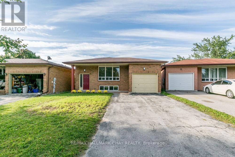 3 Buchanan Street, Barrie, Ontario  L4M 6B7 - Photo 1 - S13715208