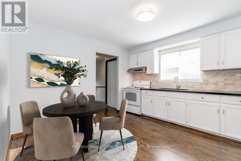 3 Buchanan Street, Barrie, Ontario  L4M 6B7 - Photo 6 - S13715208