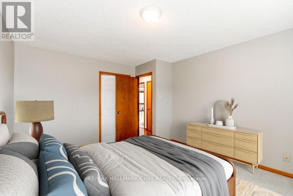 3 Buchanan Street, Barrie, Ontario  L4M 6B7 - Photo 8 - S13715208