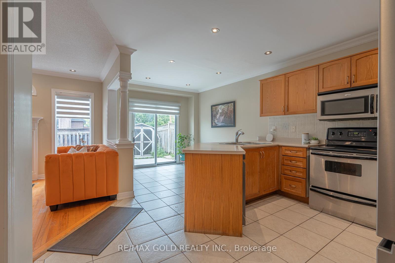 409 Fernforest Drive, Brampton, Ontario  L6R 3B6 - Photo 6 - W13715202