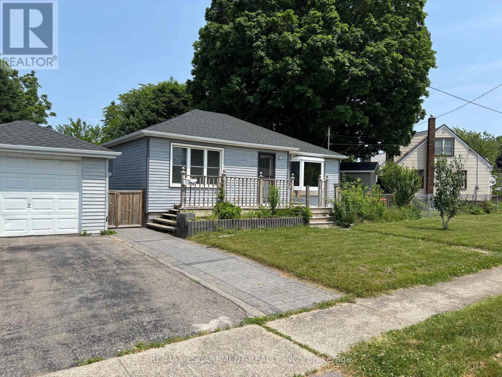 UPPER - 5648 ROYAL MANOR DRIVE, Niagara Falls, Ontario