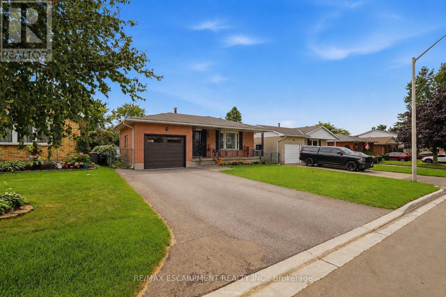 58 Vanier Place, St. Thomas, Ontario  N5R 5S6 - Photo 2 - X13715238