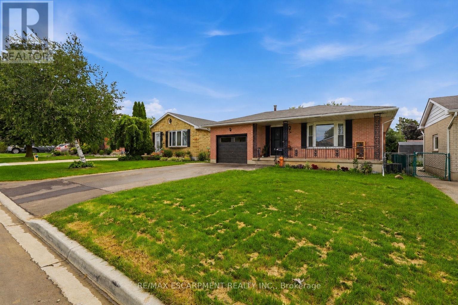 58 Vanier Place, St. Thomas, Ontario  N5R 5S6 - Photo 3 - X13715238