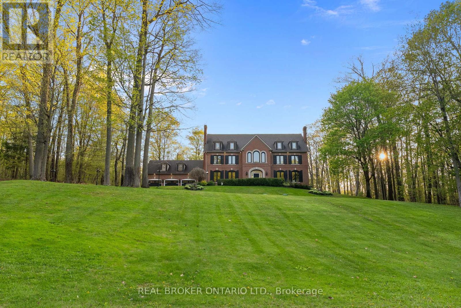 10 OAKVIEW PLACE, Uxbridge, Ontario