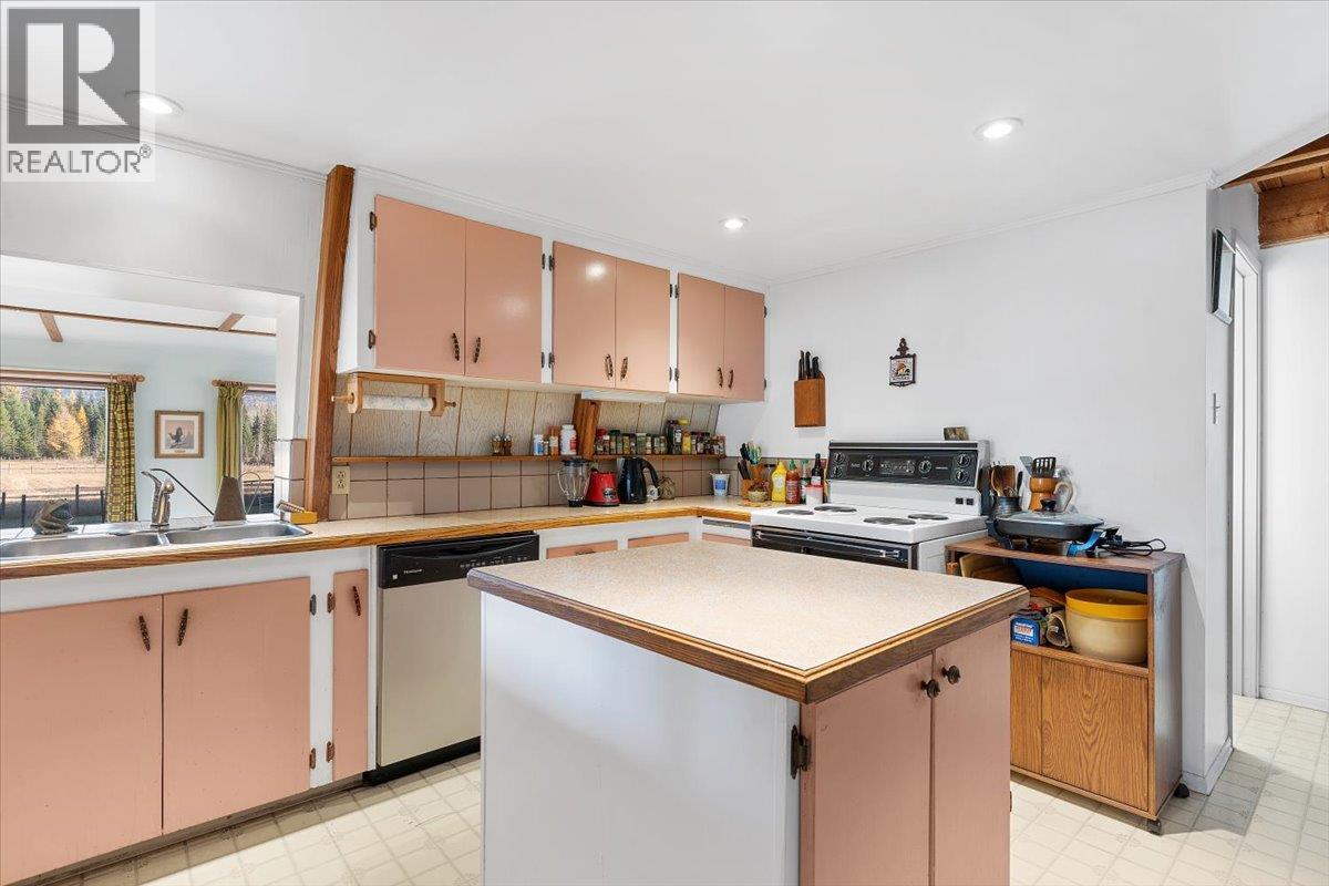 1215 Trinity Valley Road, Lumby, British Columbia  V0E 2G4 - Photo 4 - 10384157