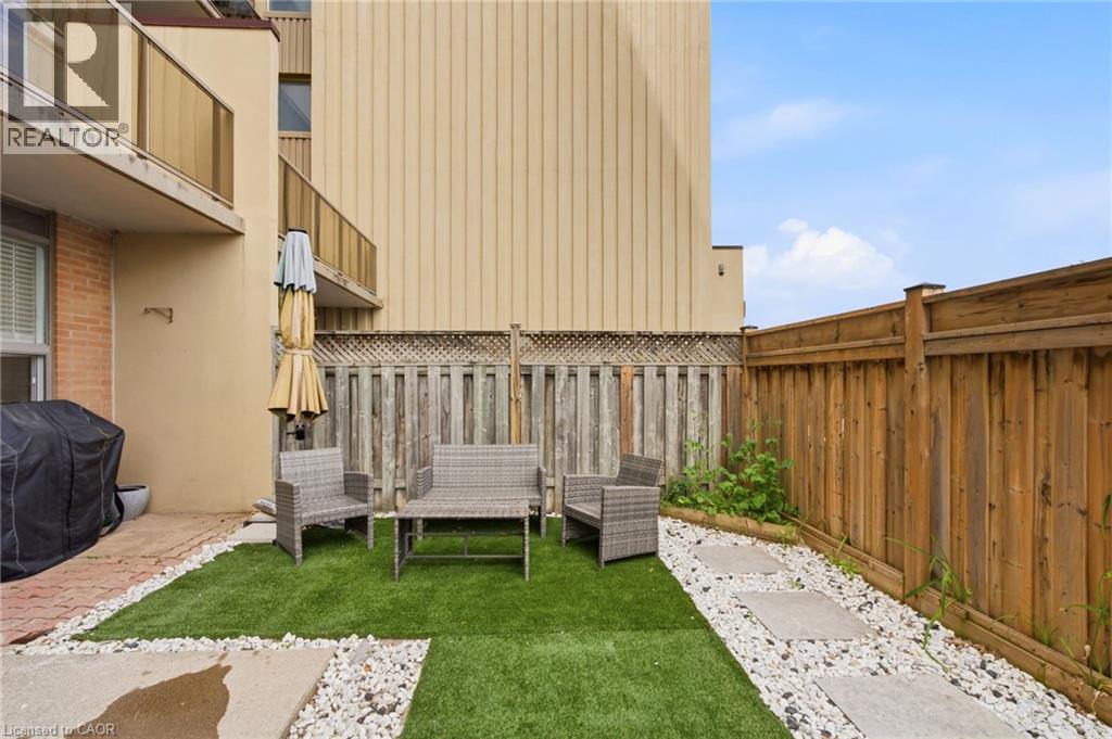 15 Nicklaus Drive Unit# 17, Hamilton, Ontario  L8K 5J5 - Photo 11 - 40844465