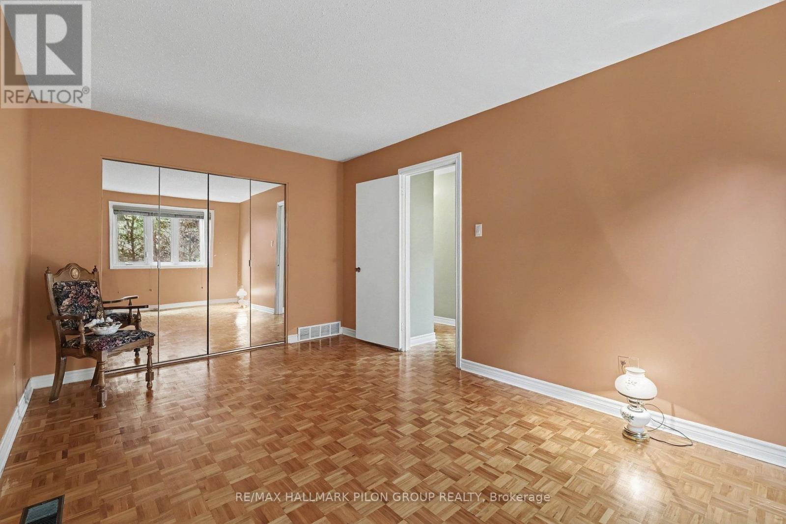 496 Tisdale Crescent, Ottawa, Ontario  K1J 7A6 - Photo 12 - X13715364