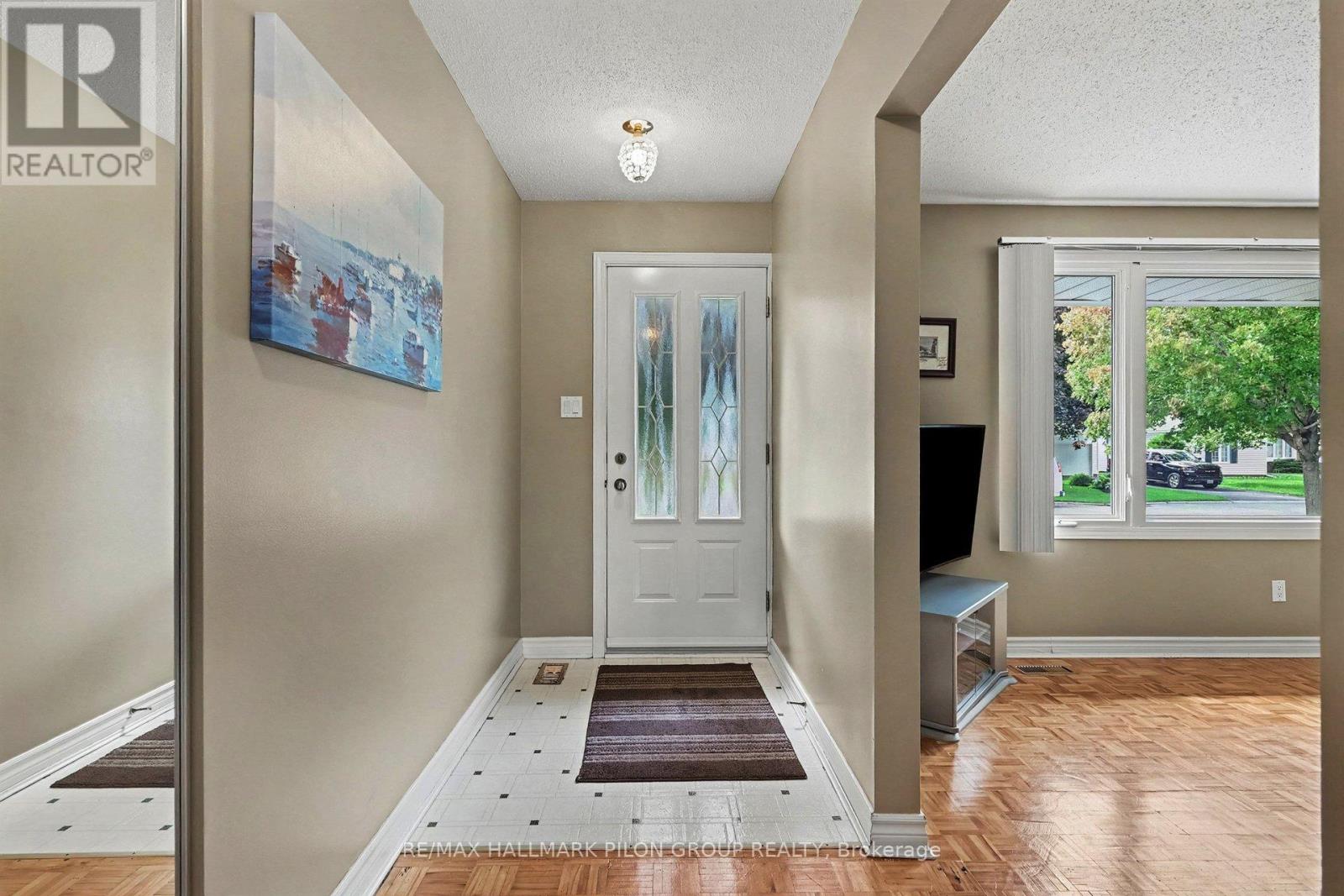 496 Tisdale Crescent, Ottawa, Ontario  K1J 7A6 - Photo 2 - X13715364