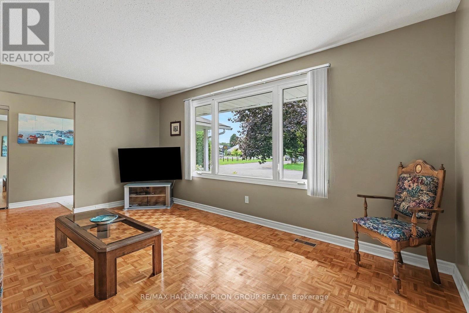 496 Tisdale Crescent, Ottawa, Ontario  K1J 7A6 - Photo 3 - X13715364