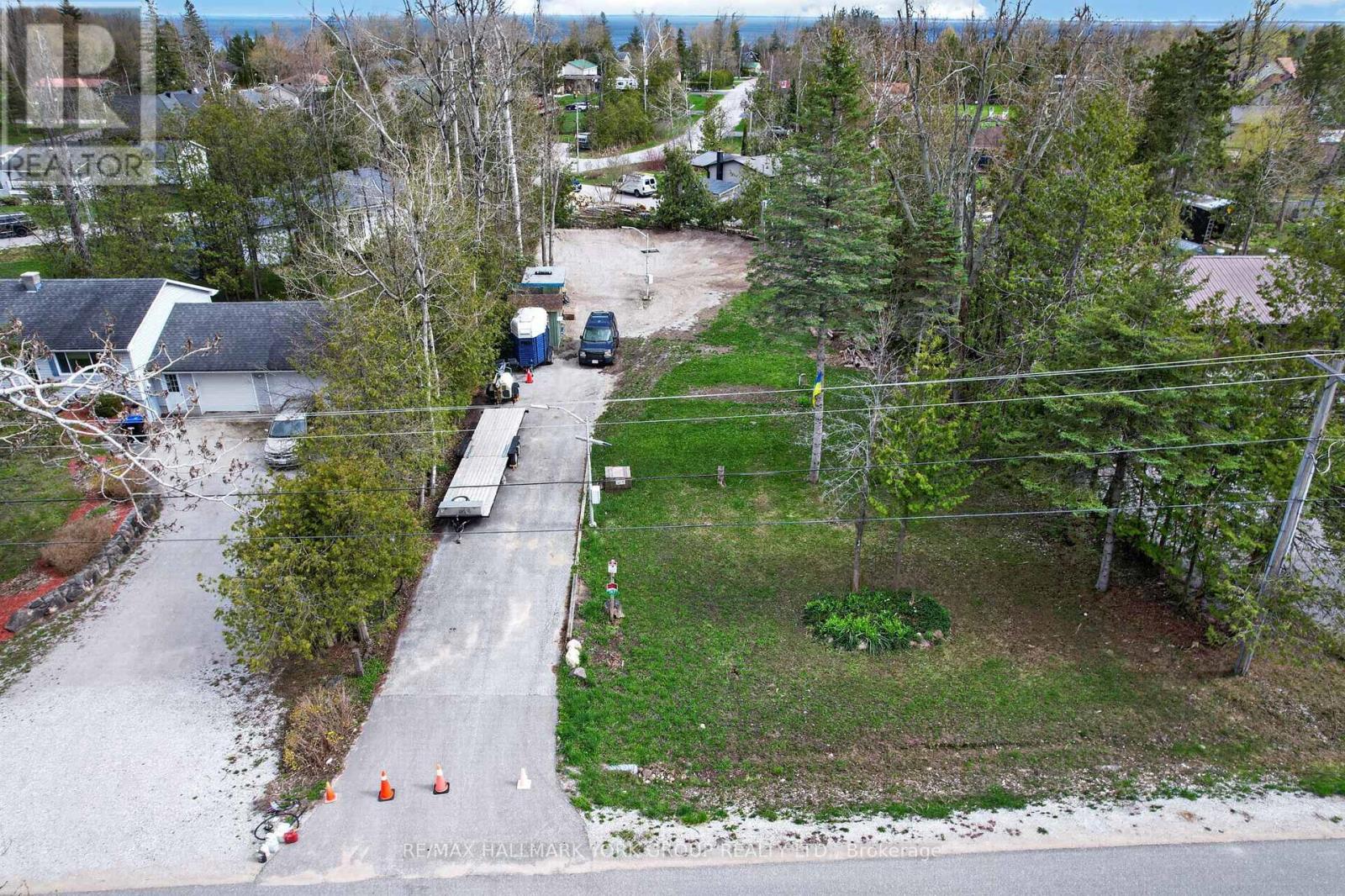 197 Kennedy Avenue, Oro-Medonte, Ontario  L0L 1T0 - Photo 3 - S13715376