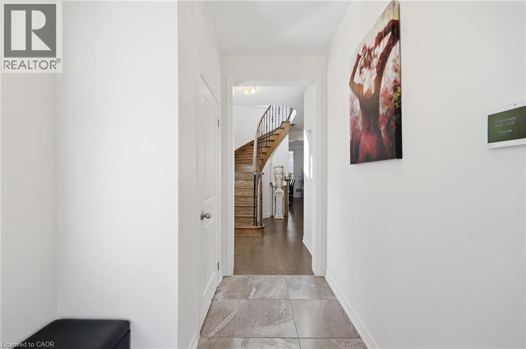 97 Narbonne Crescent Unit# Main & Upper, Stoney Creek, Ontario L8J 0J6 - Photo 2 - 40858547