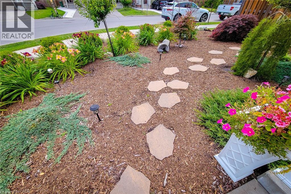 97 Narbonne Crescent Unit# Main & Upper, Stoney Creek, Ontario L8J 0J6 - Photo 30 - 40858547