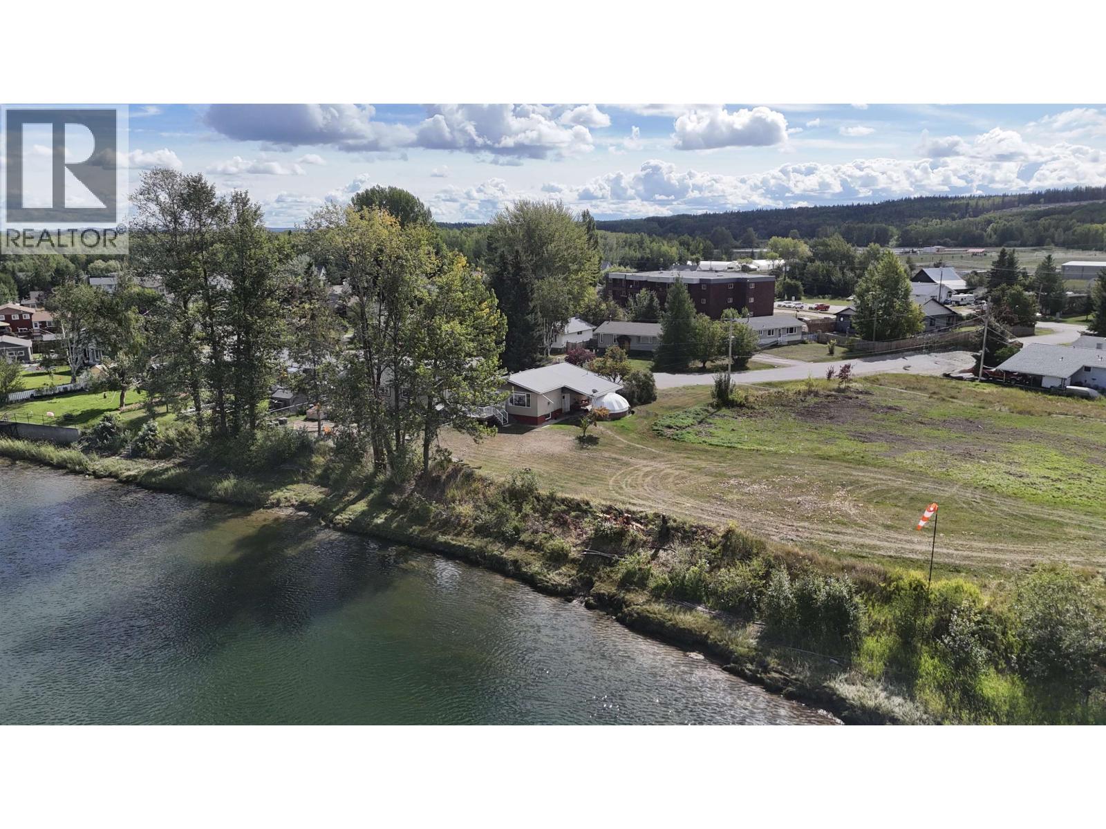 2733 Riverview Drive, Vanderhoof, British Columbia  V0J 3A2 - Photo 16 - R3158980