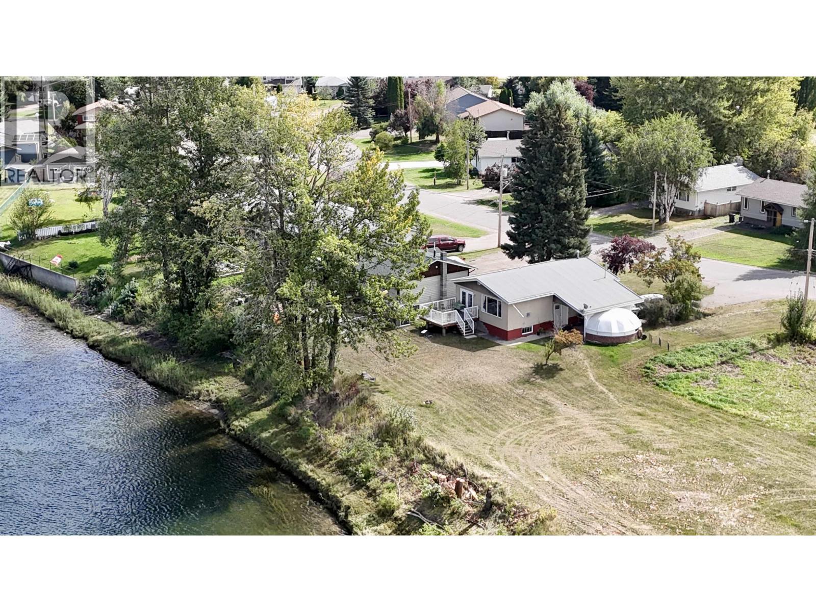 2733 Riverview Drive, Vanderhoof, British Columbia  V0J 3A2 - Photo 11 - R3158980