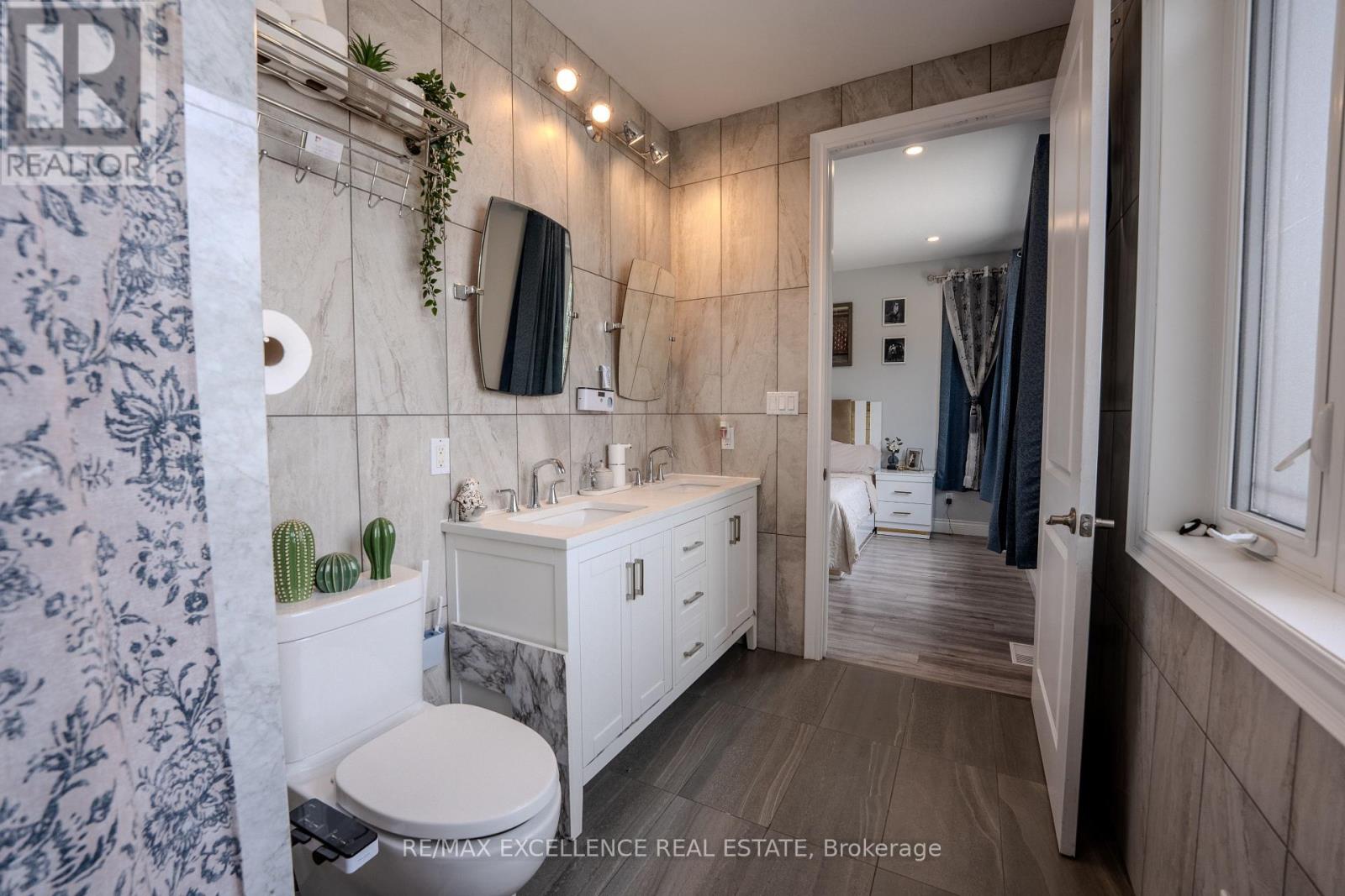 21 Elizabeth Street, Halton Hills, Ontario  L7G 3K1 - Photo 12 - W13715382