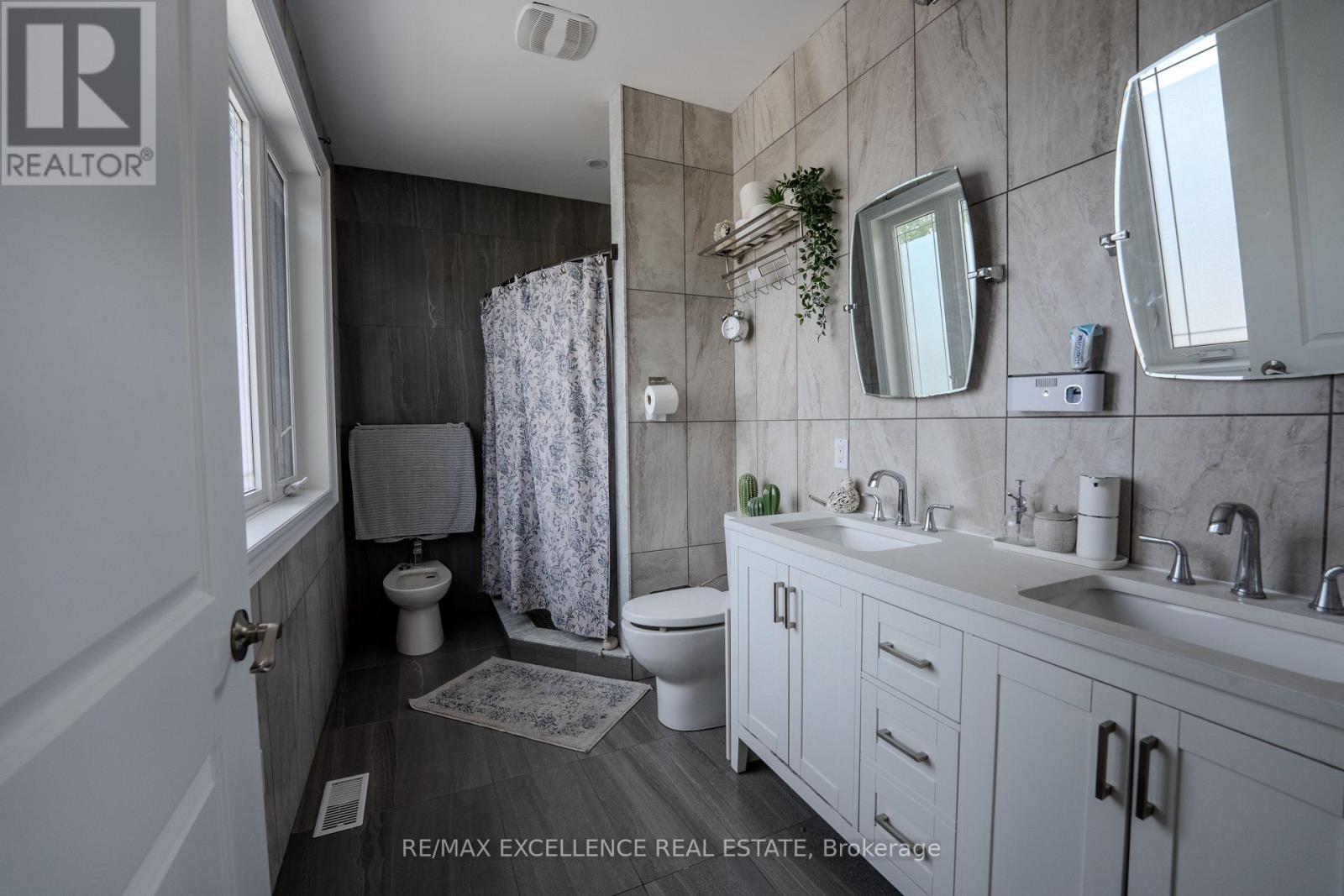 21 Elizabeth Street, Halton Hills, Ontario  L7G 3K1 - Photo 13 - W13715382