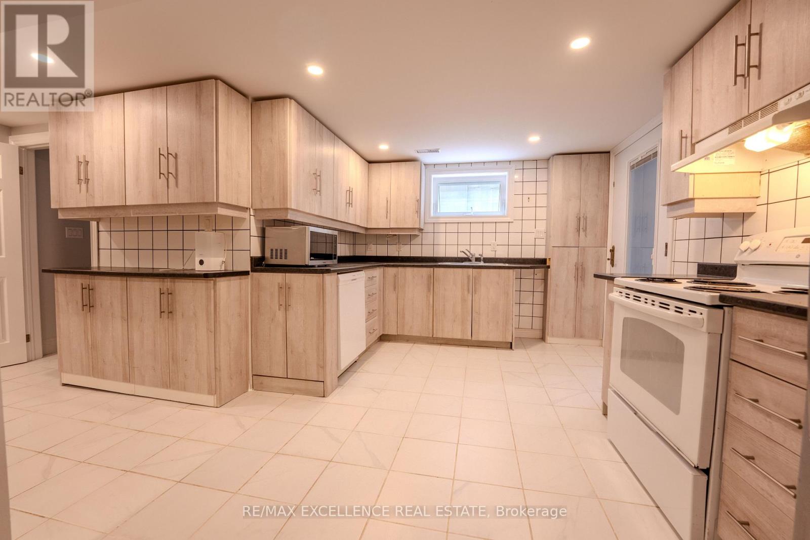 21 Elizabeth Street, Halton Hills, Ontario  L7G 3K1 - Photo 23 - W13715382