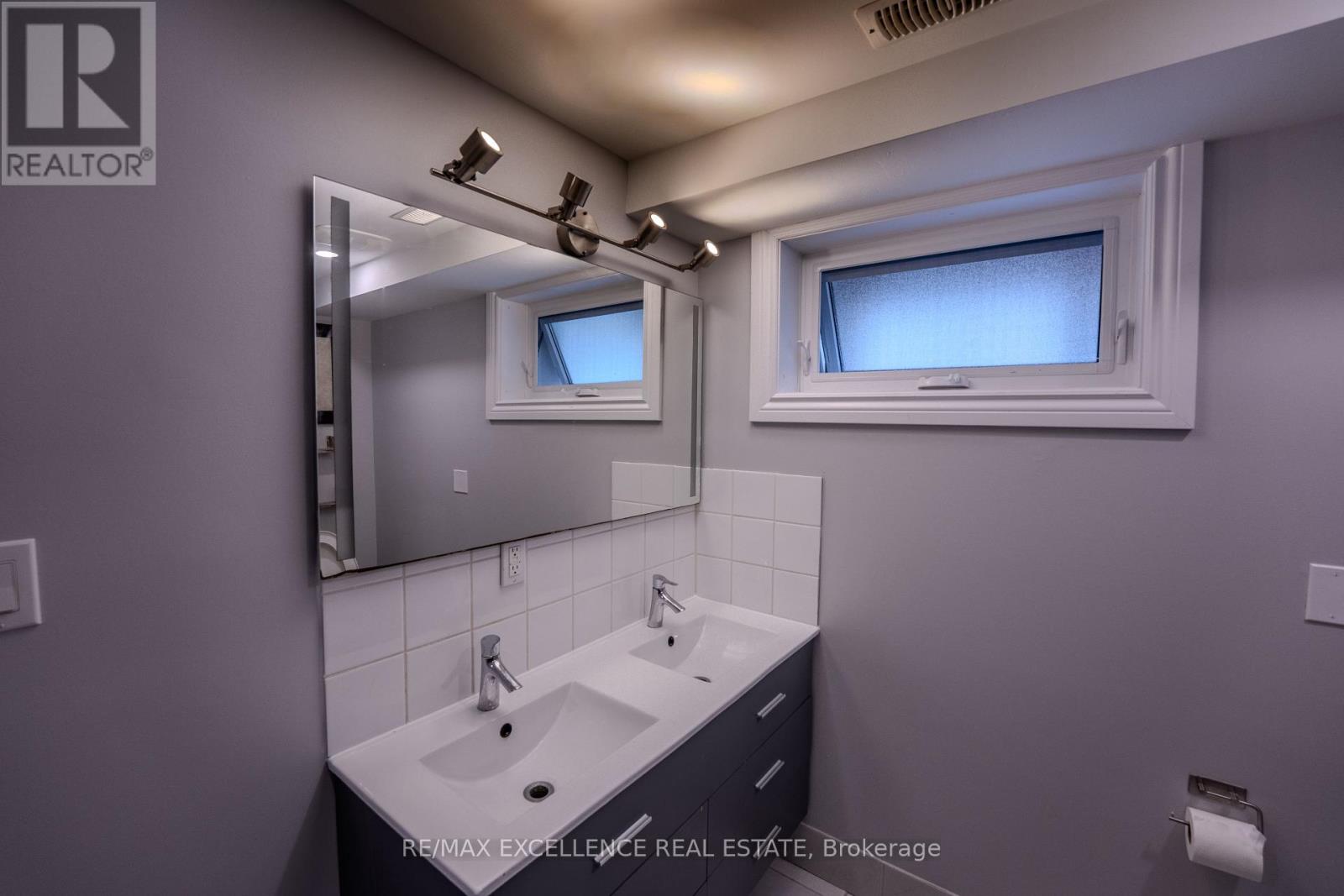 21 Elizabeth Street, Halton Hills, Ontario  L7G 3K1 - Photo 31 - W13715382