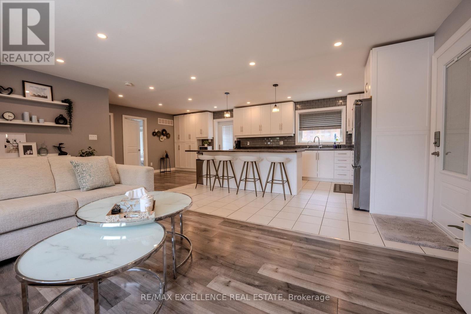 21 Elizabeth Street, Halton Hills, Ontario  L7G 3K1 - Photo 7 - W13715382