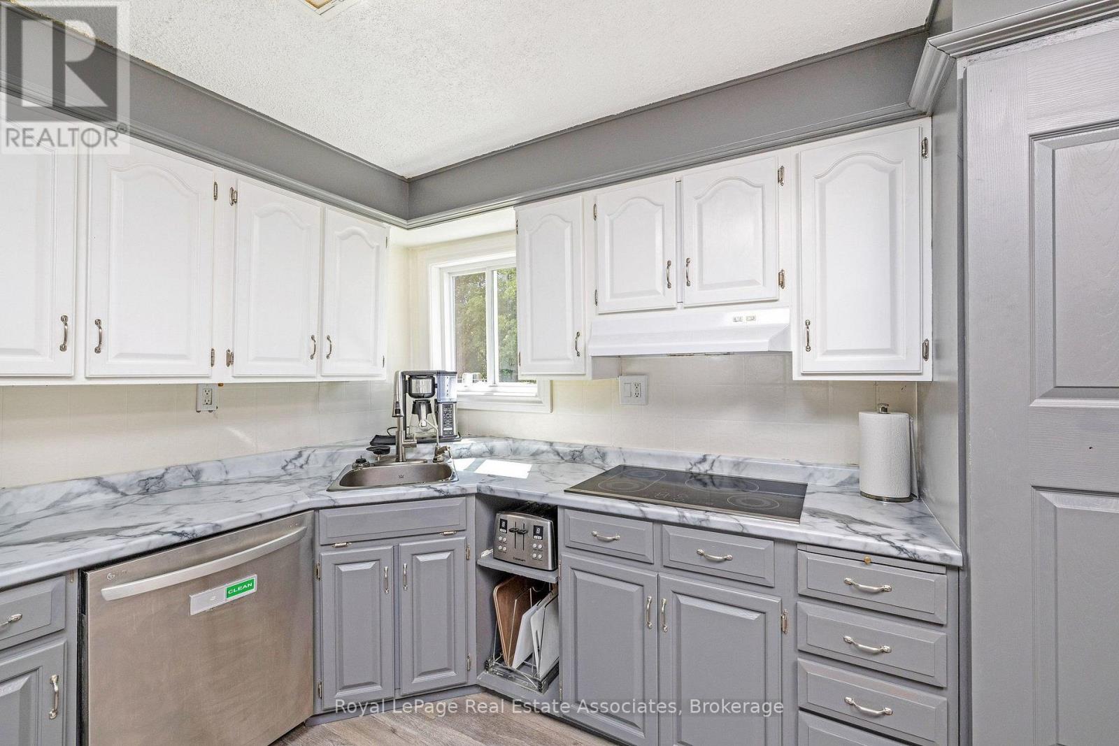98 Main Street N, Halton Hills, Ontario  L7J 1W2 - Photo 16 - W13715392