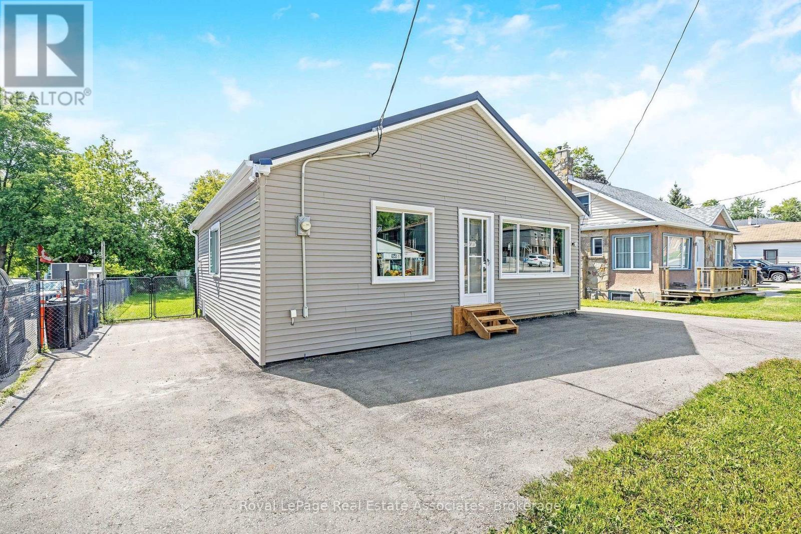 98 Main Street N, Halton Hills, Ontario  L7J 1W2 - Photo 4 - W13715392