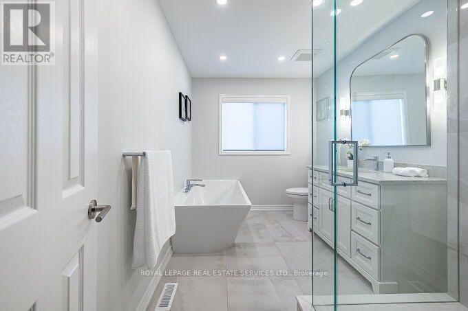 454 St Johns Road, Toronto, Ontario  M6S 2L2 - Photo 24 - W13715416