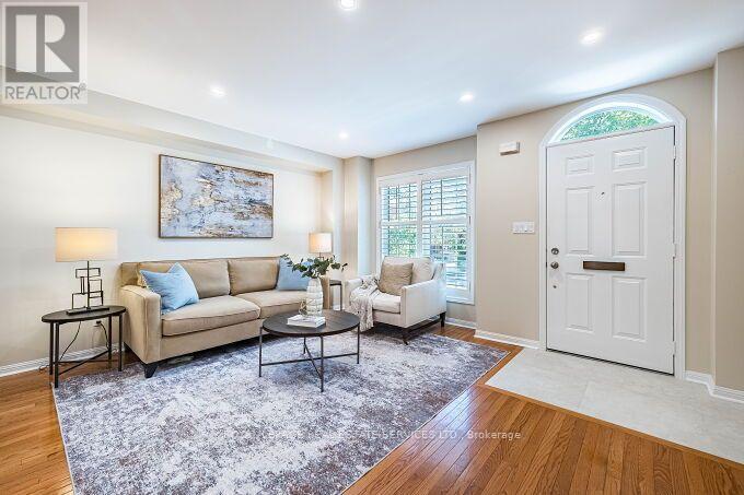 454 St Johns Road, Toronto, Ontario  M6S 2L2 - Photo 4 - W13715416