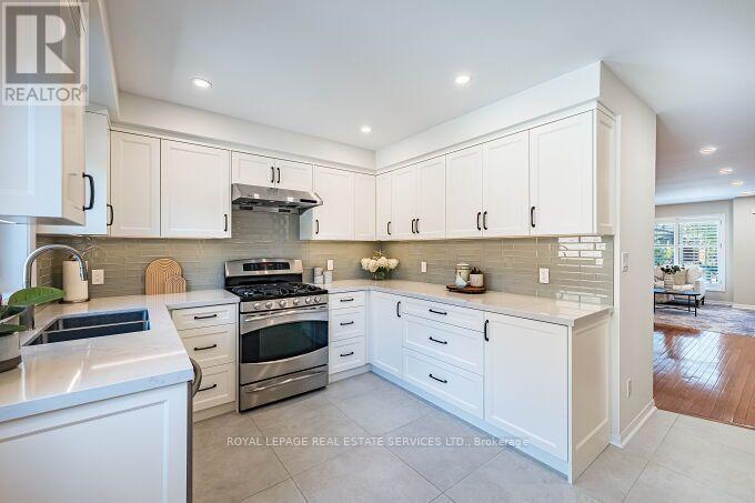 454 St Johns Road, Toronto, Ontario  M6S 2L2 - Photo 8 - W13715416