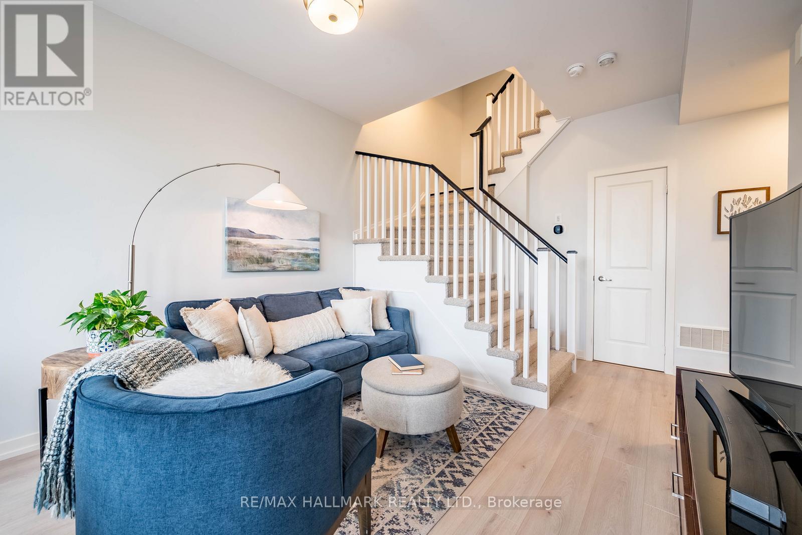302 - 2 Linsmore Place, Whitchurch-Stouffville, Ontario  L4A 4T4 - Photo 4 - N12868624