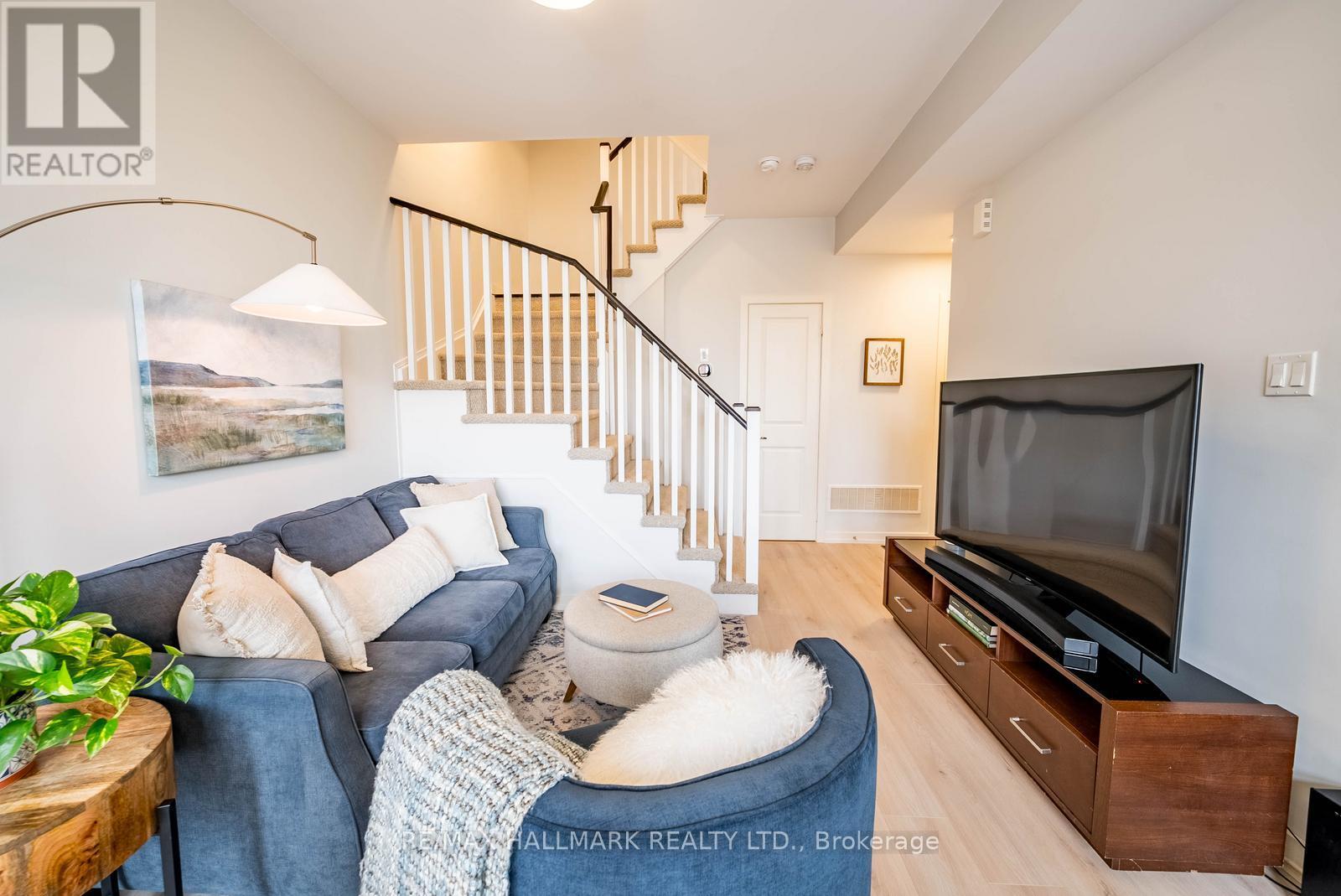 302 - 2 Linsmore Place, Whitchurch-Stouffville, Ontario  L4A 4T4 - Photo 5 - N12868624