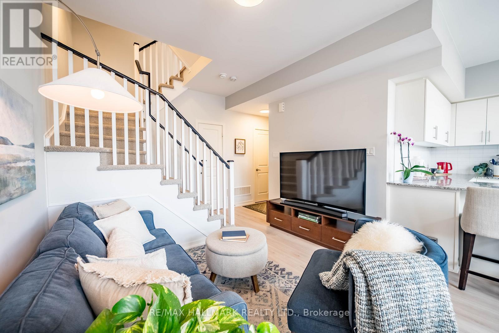 302 - 2 Linsmore Place, Whitchurch-Stouffville, Ontario  L4A 4T4 - Photo 7 - N12868624