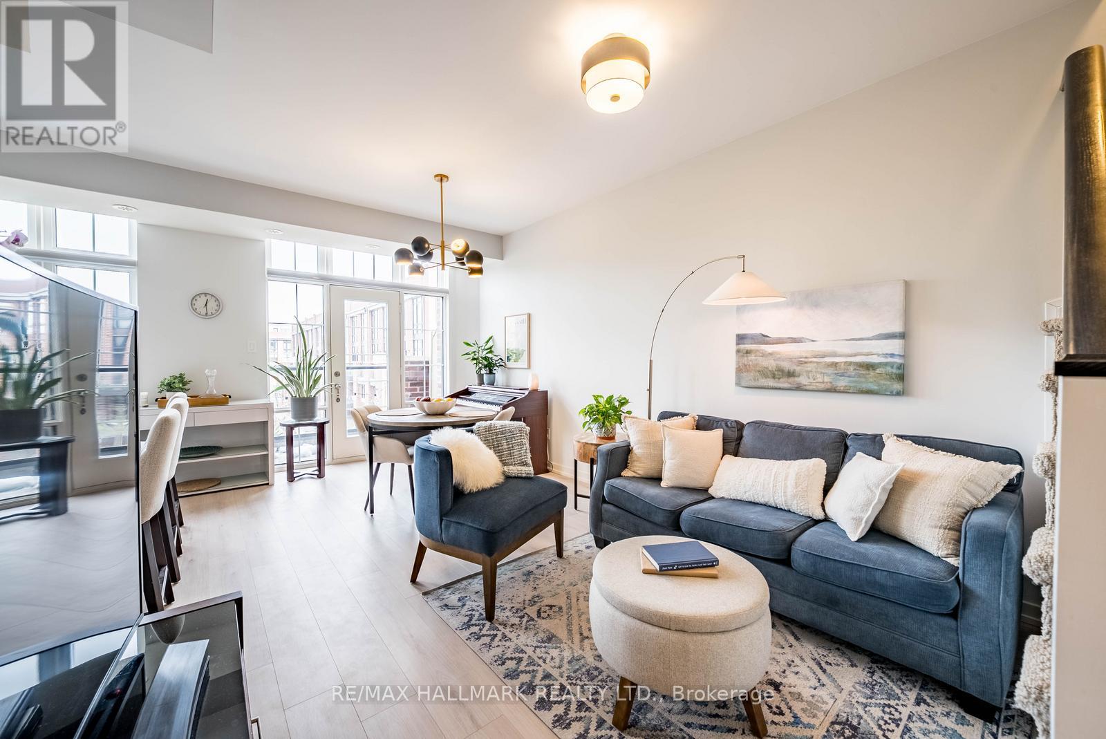 302 - 2 Linsmore Place, Whitchurch-Stouffville, Ontario  L4A 4T4 - Photo 3 - N12868624