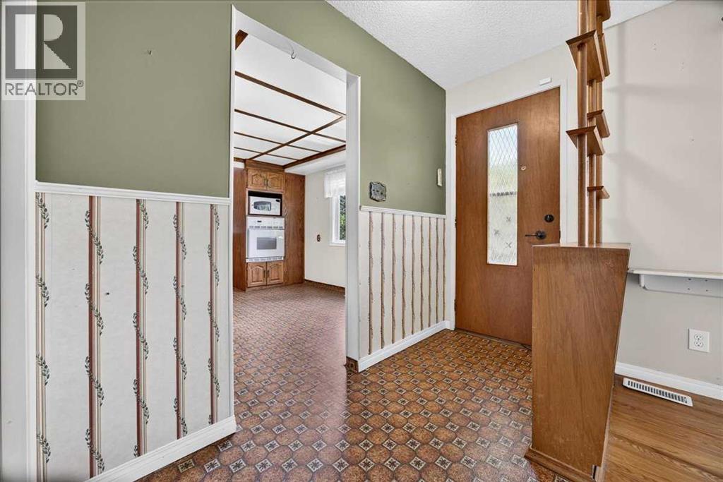 1060 Motherwell Road NE, Calgary, Alberta  T2E 6E7 - Photo 3 - A2339747