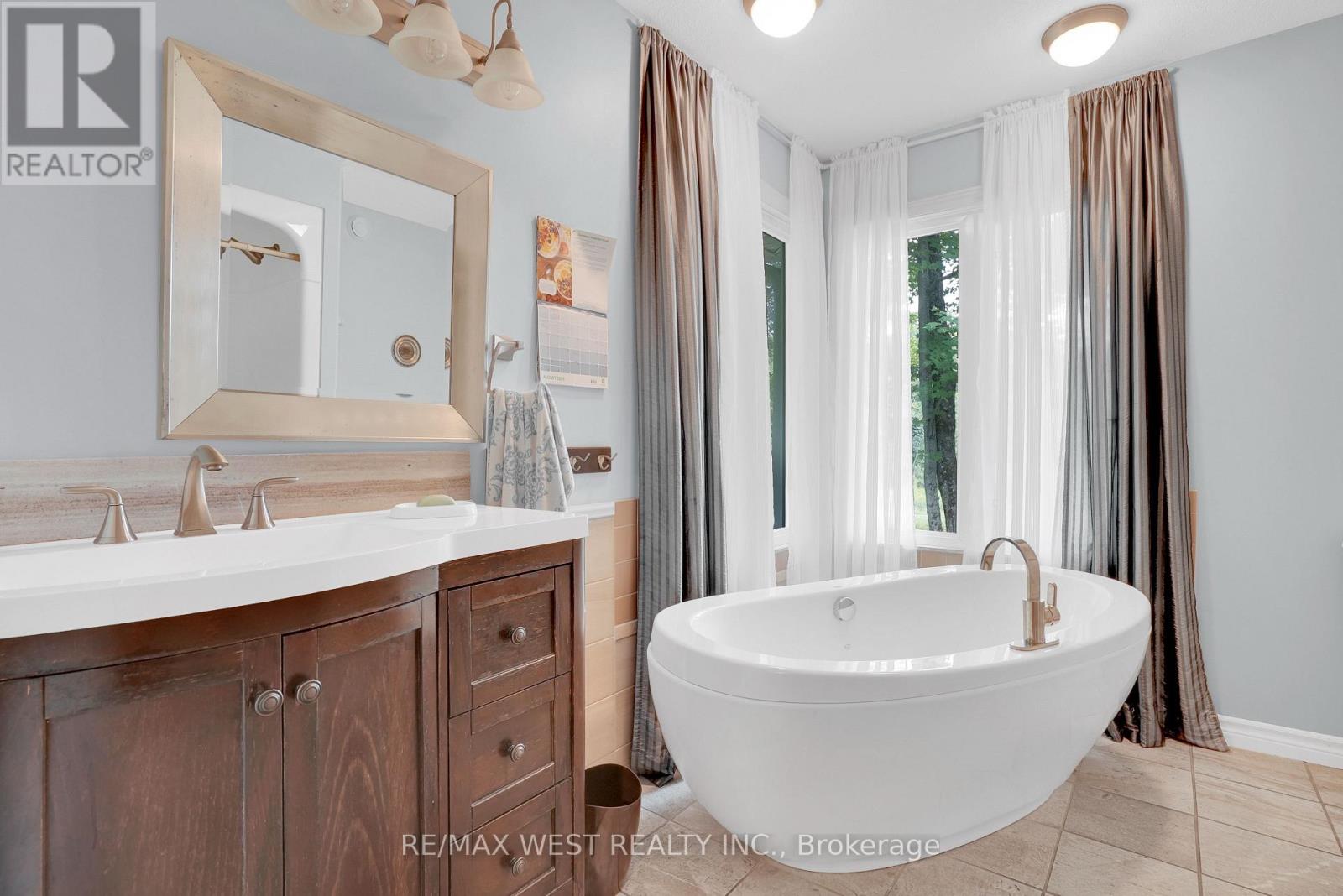 20 Deerhurst Highlands Drive, Huntsville, Ontario  P1H 1B1 - Photo 8 - X13715394