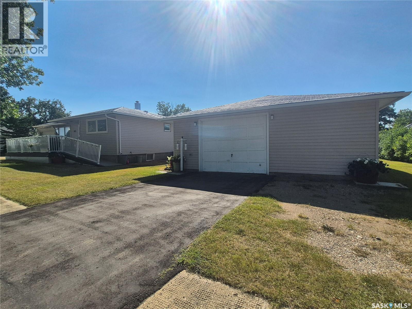 202 Bradley Street, Ogema, Saskatchewan  S0C 1Y0 - Photo 32 - SK046721