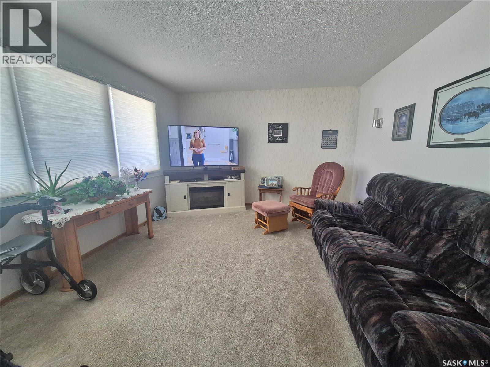 202 Bradley Street, Ogema, Saskatchewan  S0C 1Y0 - Photo 9 - SK046721