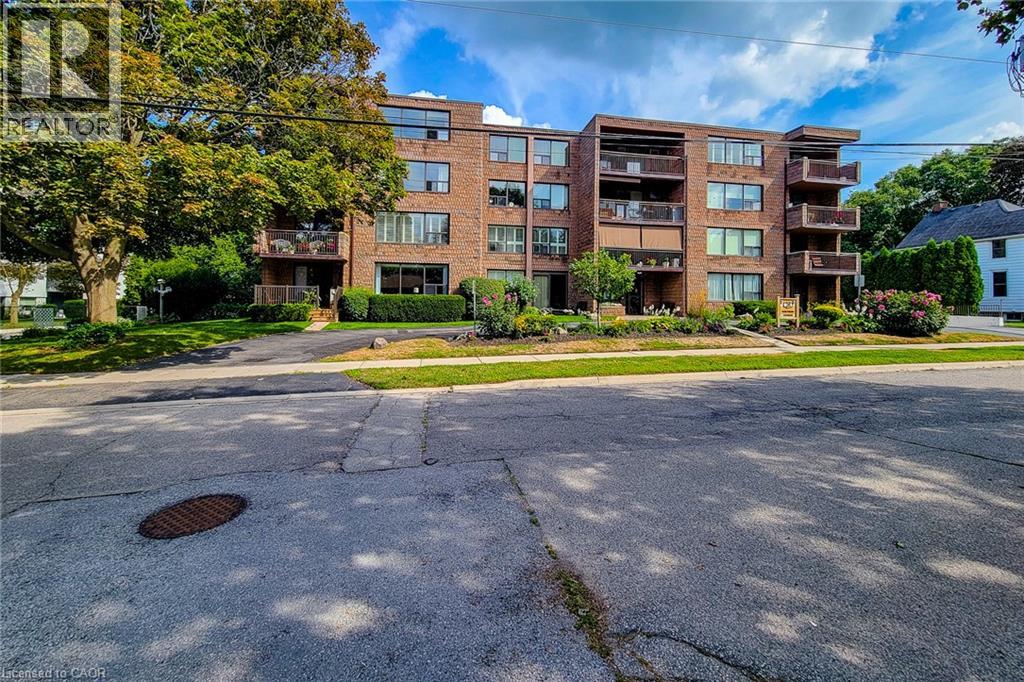 28 ROBINSON Street N Unit# 405, Grimsby, Ontario