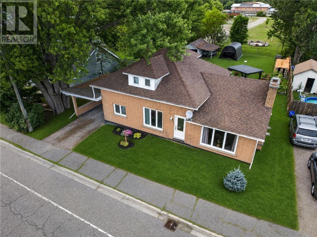 33 Notre Dame Street E, Noelville, Ontario  P0M 2N0 - Photo 2 - 2129971