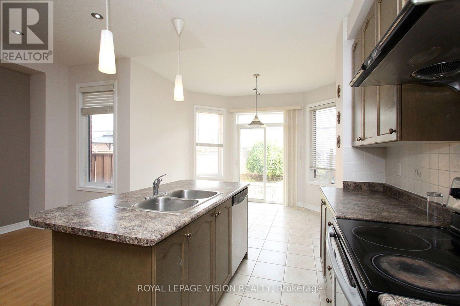 5559 Bonnie Street, Mississauga, Ontario  L5M 0N7 - Photo 11 - W13686444
