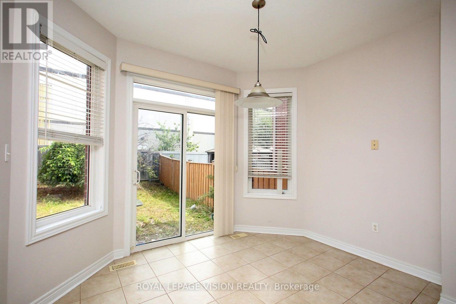 5559 Bonnie Street, Mississauga, Ontario  L5M 0N7 - Photo 12 - W13686444