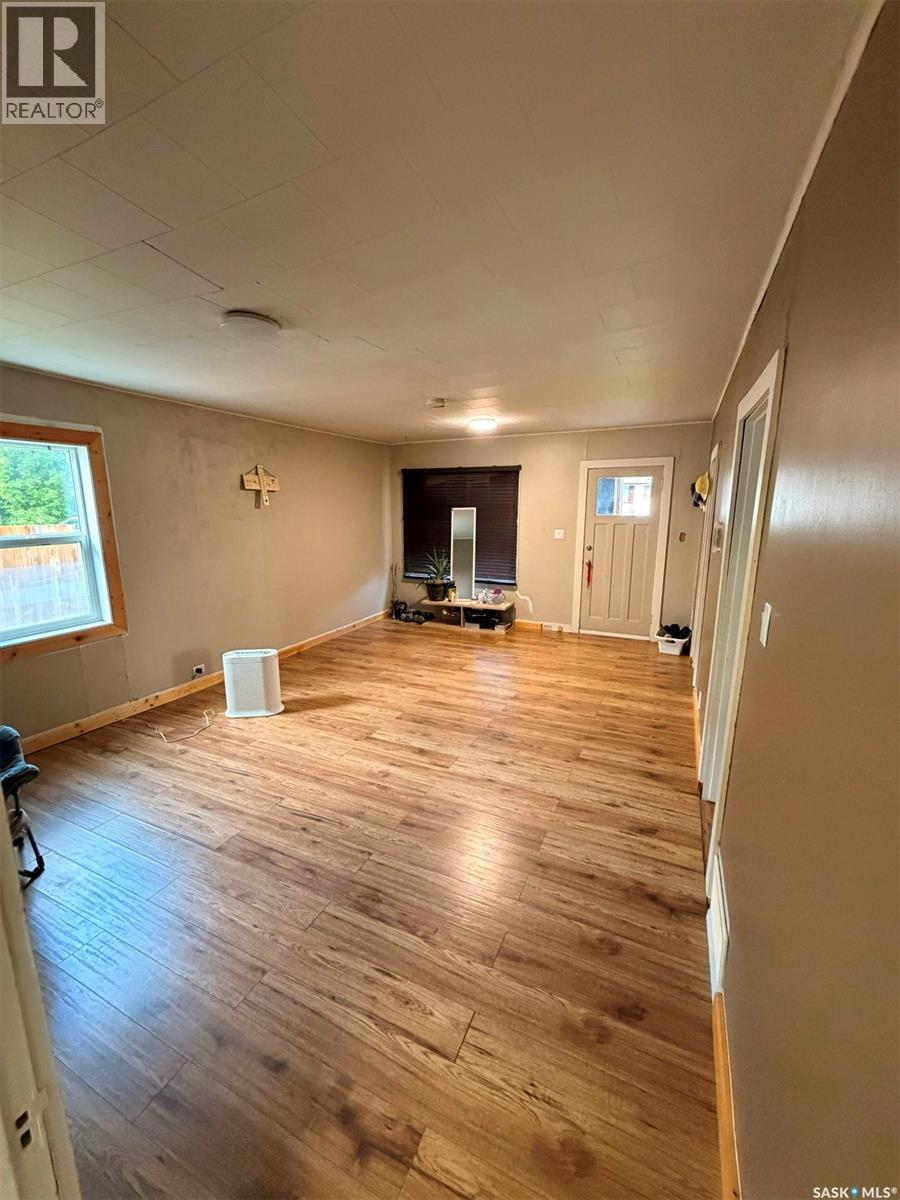 211 3rd Street W, Meadow Lake, Saskatchewan  S9X 1C7 - Photo 2 - SK041097