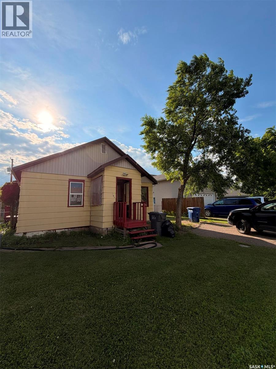 211 3rd STREET W, Meadow Lake, Saskatchewan