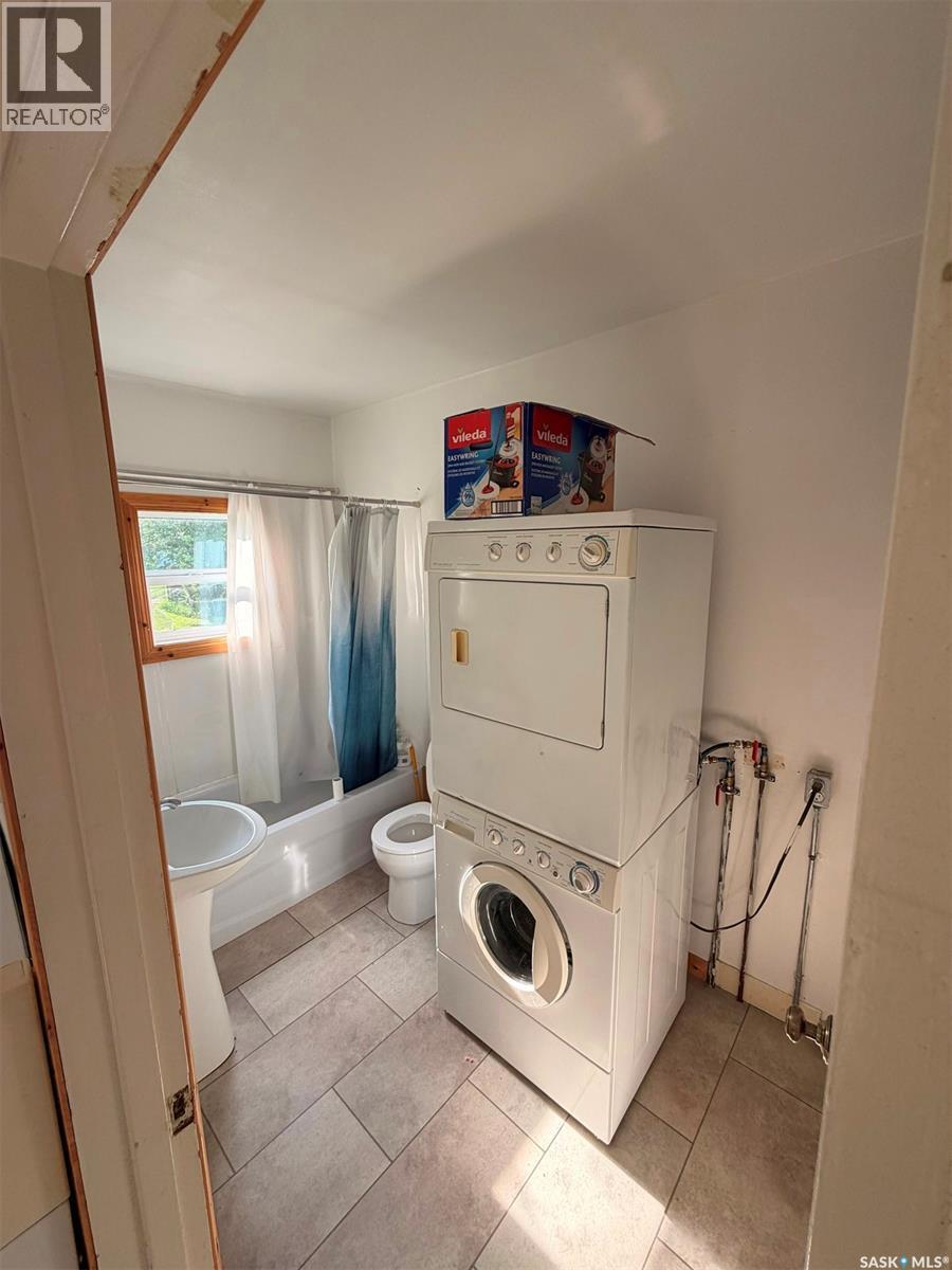 211 3rd Street W, Meadow Lake, Saskatchewan  S9X 1C7 - Photo 7 - SK041097
