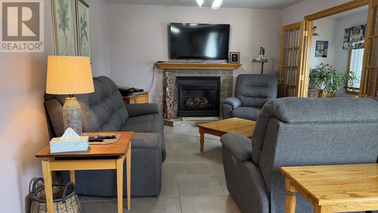 27 Superior Ave, Terrace Bay, Ontario  P0T 2W0 - Photo 3 - TB2602534